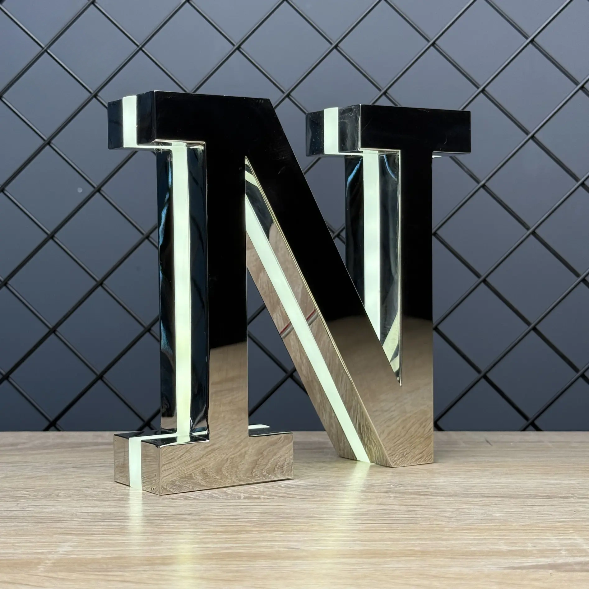 SANDWICH LUMINOUS LETTER & SIGNS